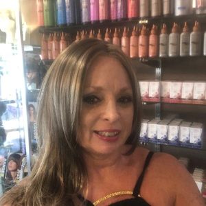 Meet your Posher, Suzanne